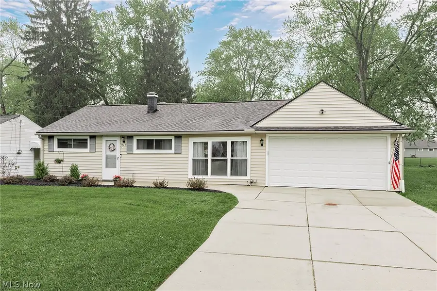1924 Westwood Drive, Twinsburg, OH 44087 - #2