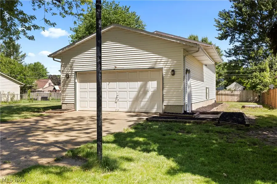 536 Fieldstone Drive, Amherst, OH 44001 - #3