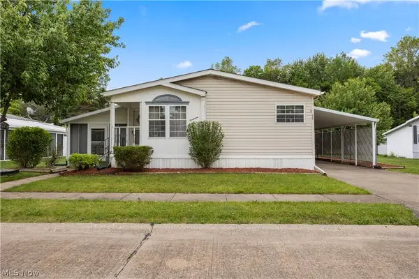 17 Schuberts Alley, Olmsted Twp, OH 44138