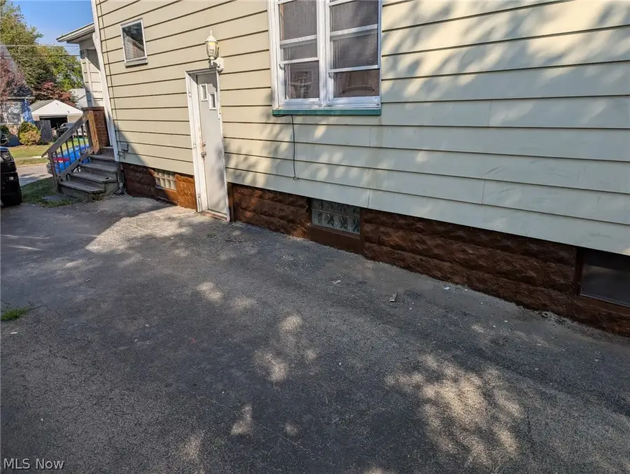 127 Courtland Avenue, Campbell, OH 44405 - #2