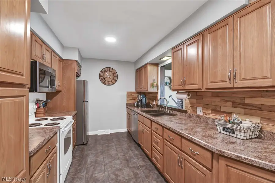183 Sunrise Drive, Amherst, OH 44001 - #3