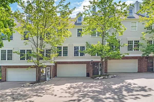 103 Cliffside Commons Drive #103, Rocky River, OH 44116