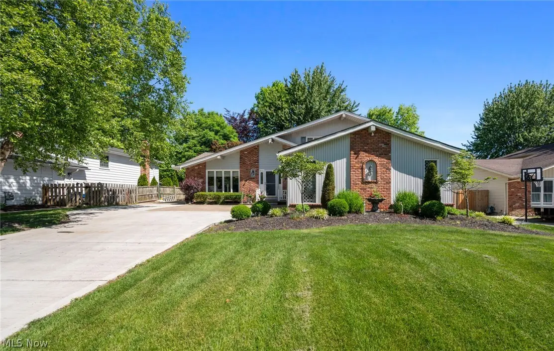 201 Melbourne Drive, Brunswick, OH 44212 - #1
