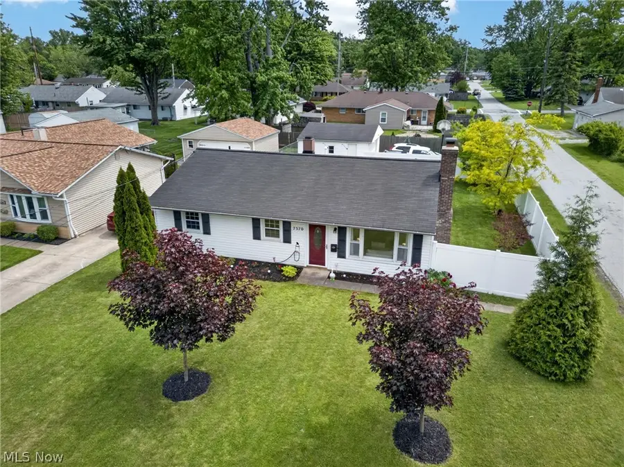 7570 Pinehurst Drive, Mentor On The Lake, OH 44060 - #2
