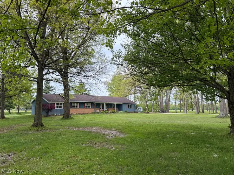 11449 Island Creek Drive, Beloit, OH 44609 - #2