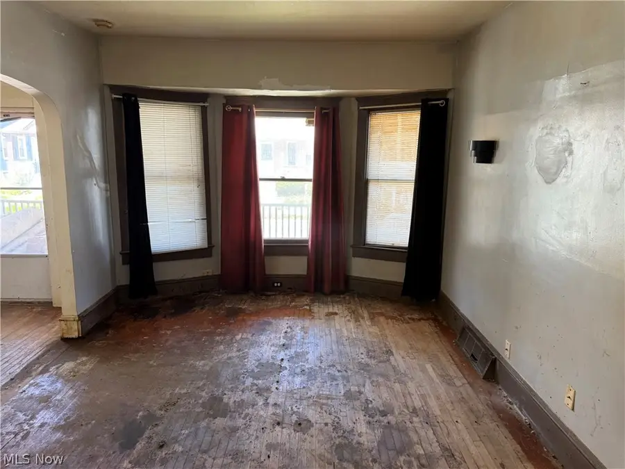 3921 Poe Avenue, Cleveland, OH 44109 - #3