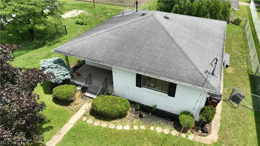 740 Mary Street, Belpre, OH 45714 - #2