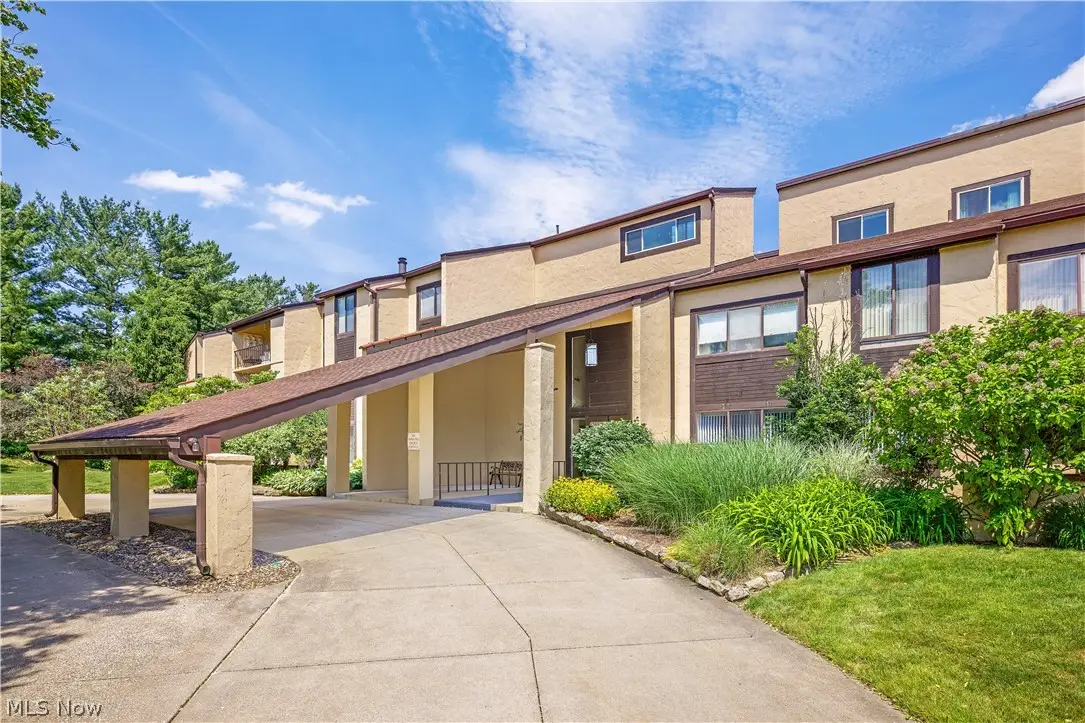 186 Court Drive #105, Fairlawn, OH 44333 - #1