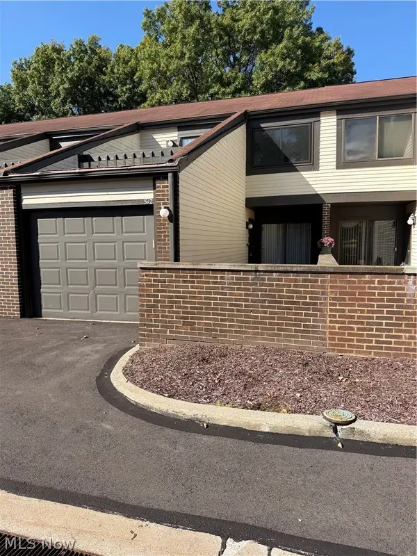 512 Turnberry Lane, Richmond Heights, OH 44143