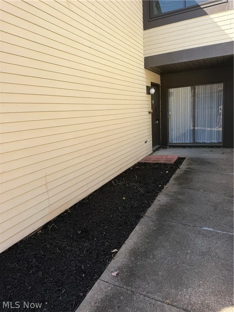 512 Turnberry Lane, Richmond Heights, OH 44143 - #2
