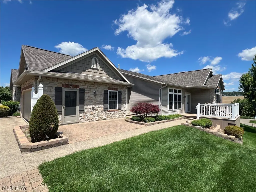 203 Heritage Crossing Se, Sugarcreek, OH 44681 - #1