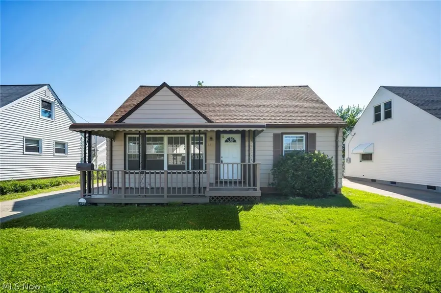 424 E 308th Street, Willowick, OH 44095 - #2