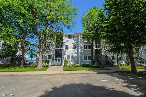 230 W Lakeshore Drive #F, Port Clinton, OH 43452