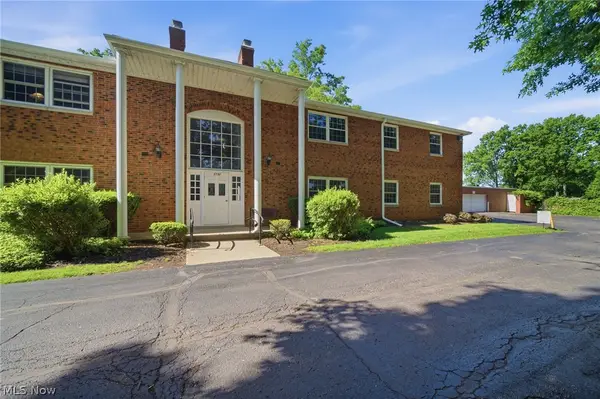 2720 Pease Drive #218N, Rocky River, OH 44116