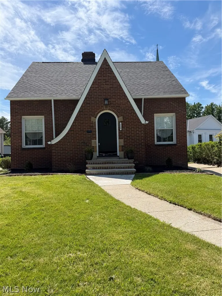 230 E 211th Street, Euclid, OH 44123 - #1