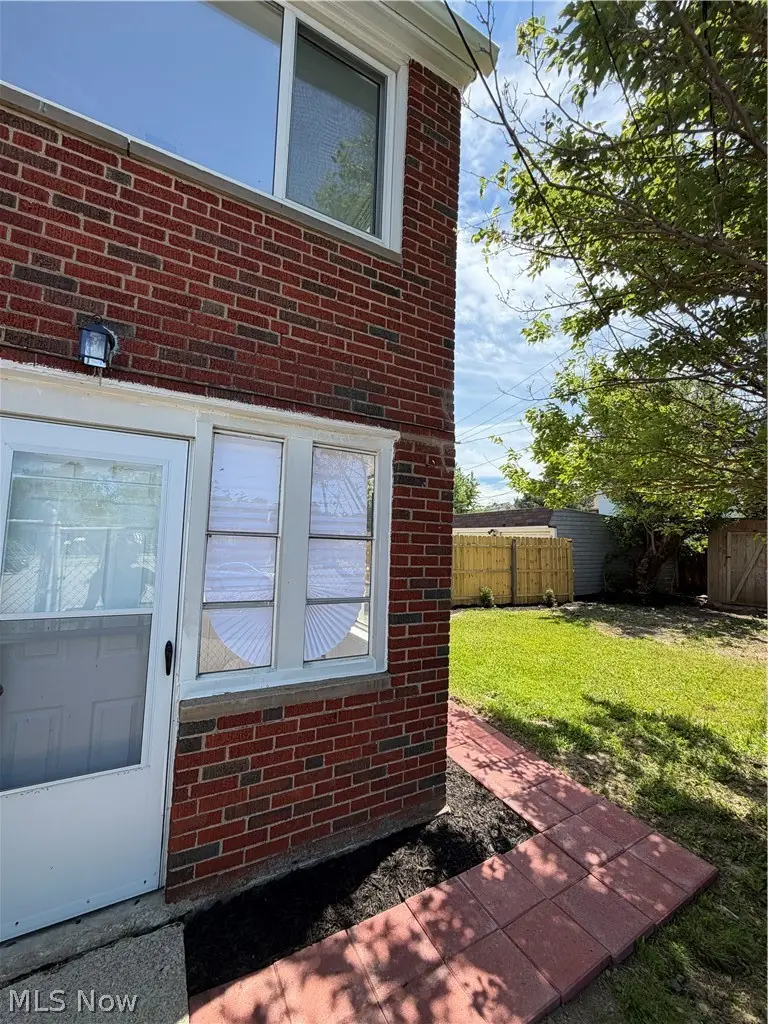 230 E 211th Street, Euclid, OH 44123 - #3