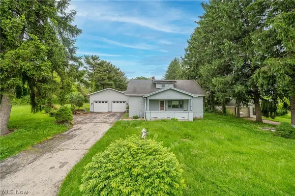1953 Lawn Avenue, Lowellville, OH 44436