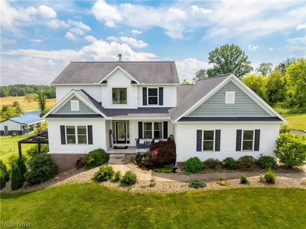 3990 Smith Kramer Ne Street, Hartville, OH 44632