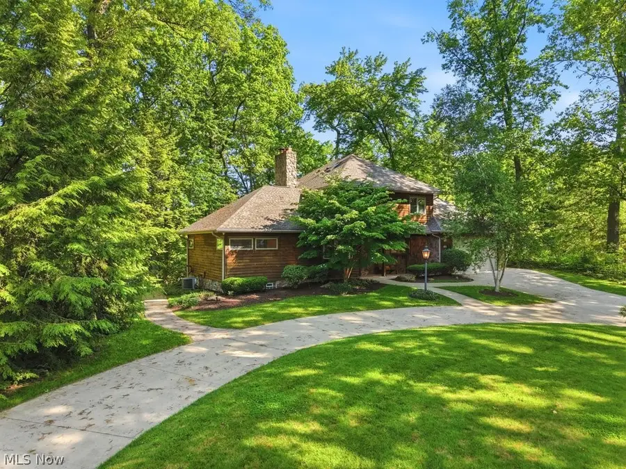 881 Gaylord Grove Road, Cuyahoga Falls, OH 44221 - #3