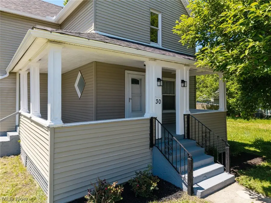 30 16th Nw Street, Barberton, OH 44203 - #3