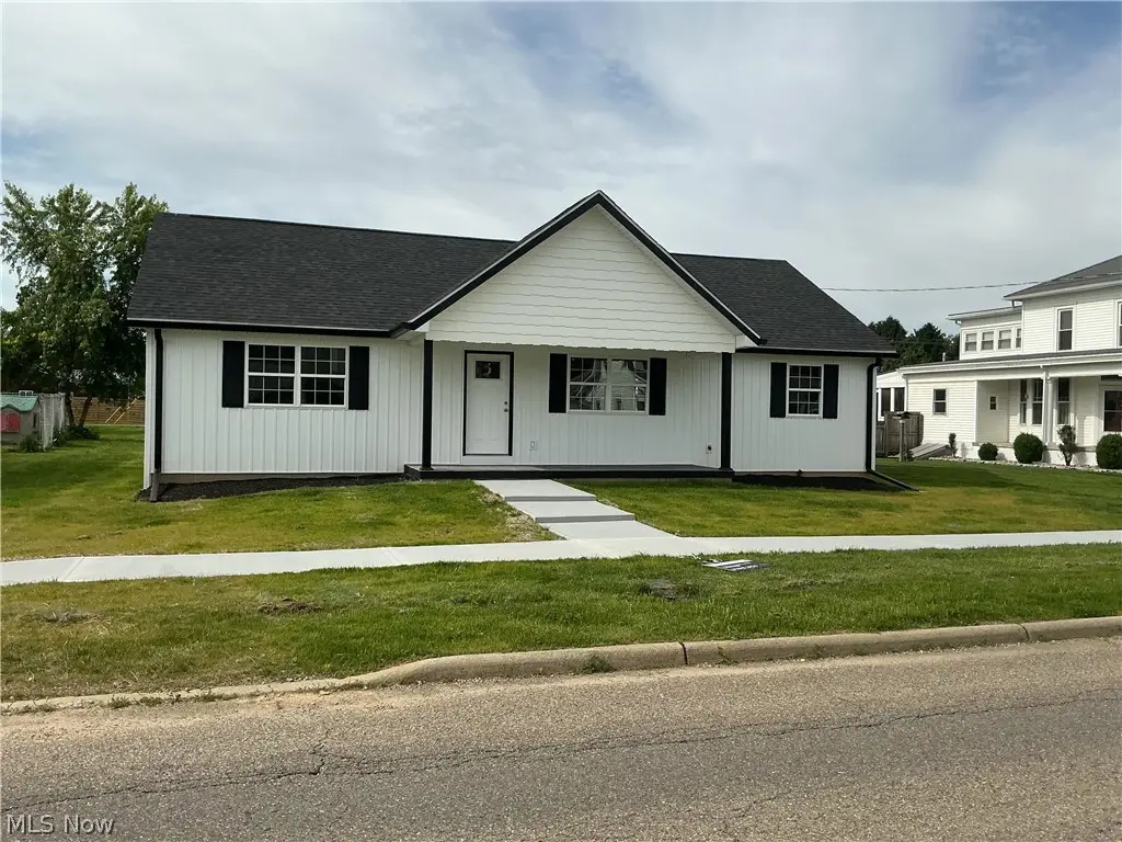 165 W 3rd Street, Frazeysburg, OH 43822 - #1