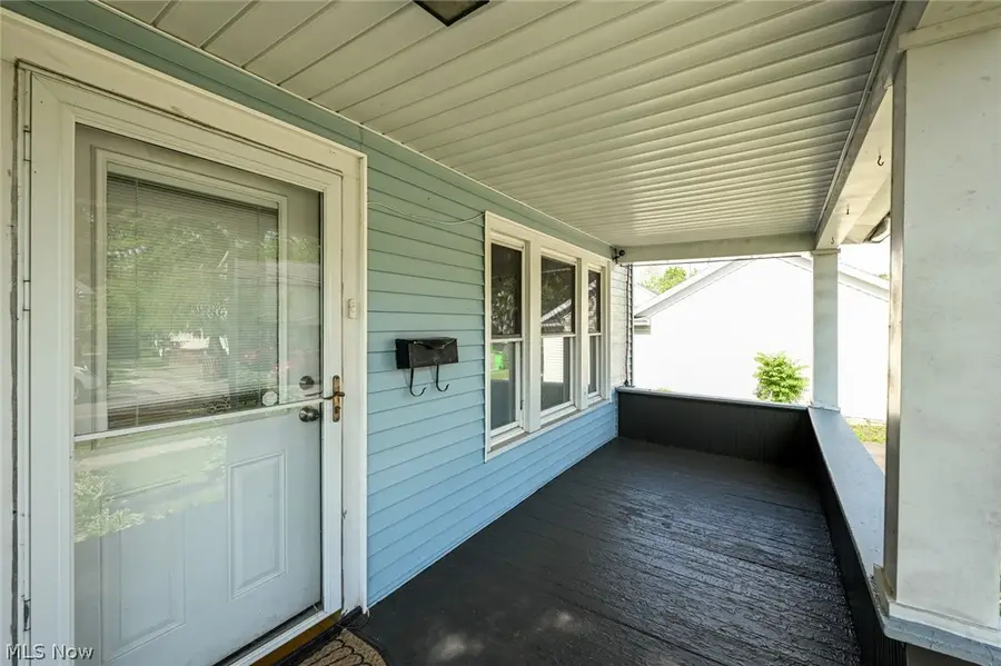 940 W Hopocan Avenue, Barberton, OH 44203 - #2