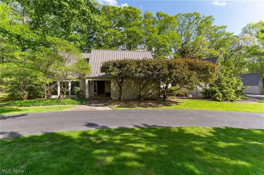 2941 Howland Wilson Ne Road, Warren, OH 44484 - #2