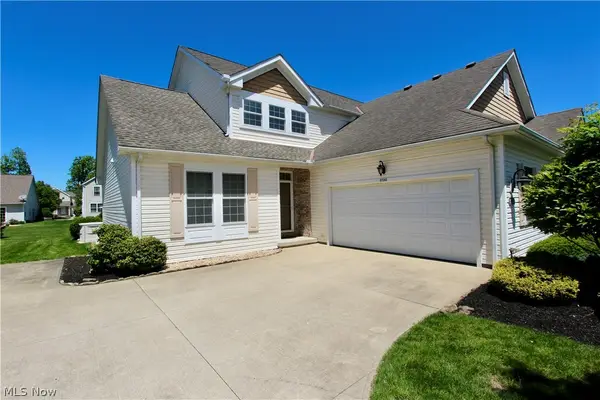 27242 Emerald S Oval, Olmsted Twp, OH 44138