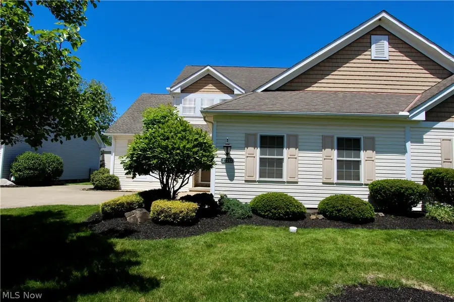 27242 Emerald S Oval, Olmsted, OH 44138 - #2