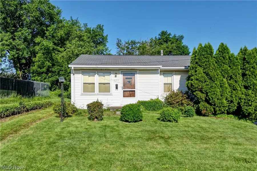 2123 Clearview Nw Avenue, Canton, OH 44708 - #2
