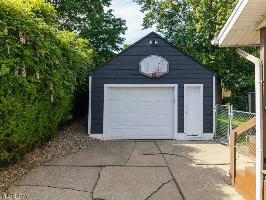 342 Washington Avenue, Barberton, OH 44203 - #3