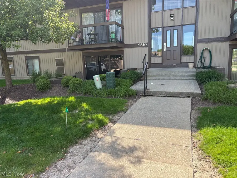 9610 Cove Drive #13b, North Royalton, OH 44133 - #2