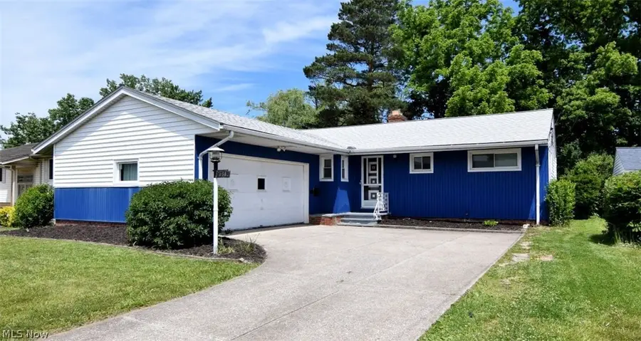 20685 Alameda Parkway, Highland Hills, OH 44128 - #2