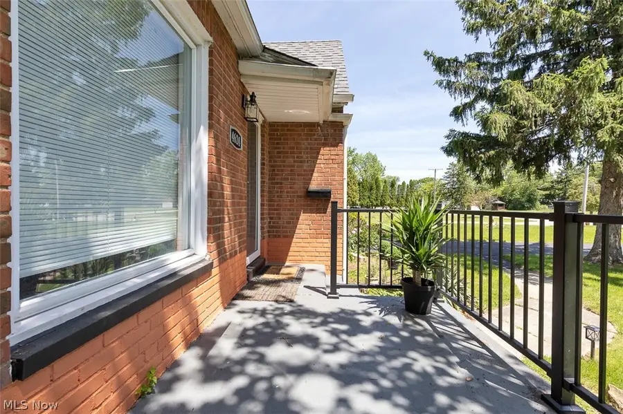 4624 Derbyshire Drive, Warrensville Heights, OH 44128 - #3