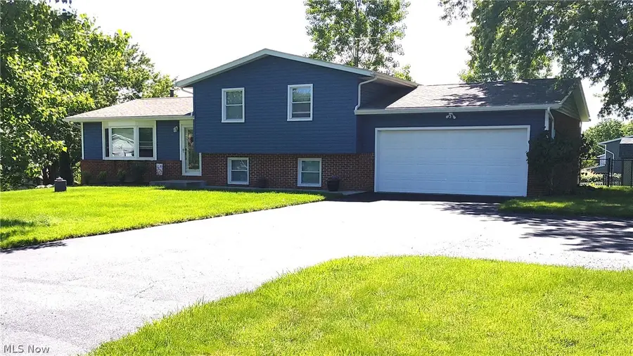 13299 Carnation Nw Avenue, Hartville, OH 44632 - #2