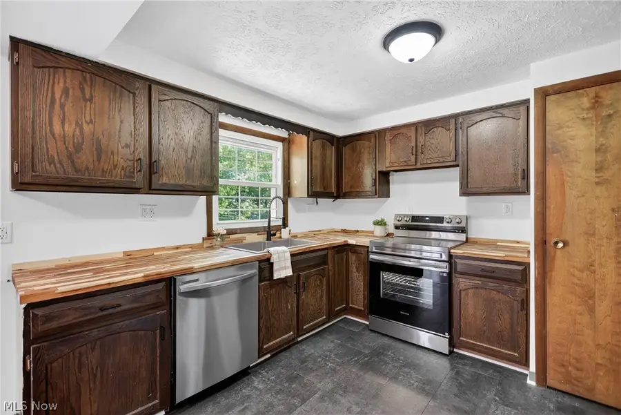 7926 Price Schaffer Road, Hubbard, OH 44425 - #3
