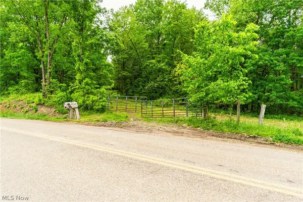 Edie Hill Se Road, Uhrichsville, OH 44683