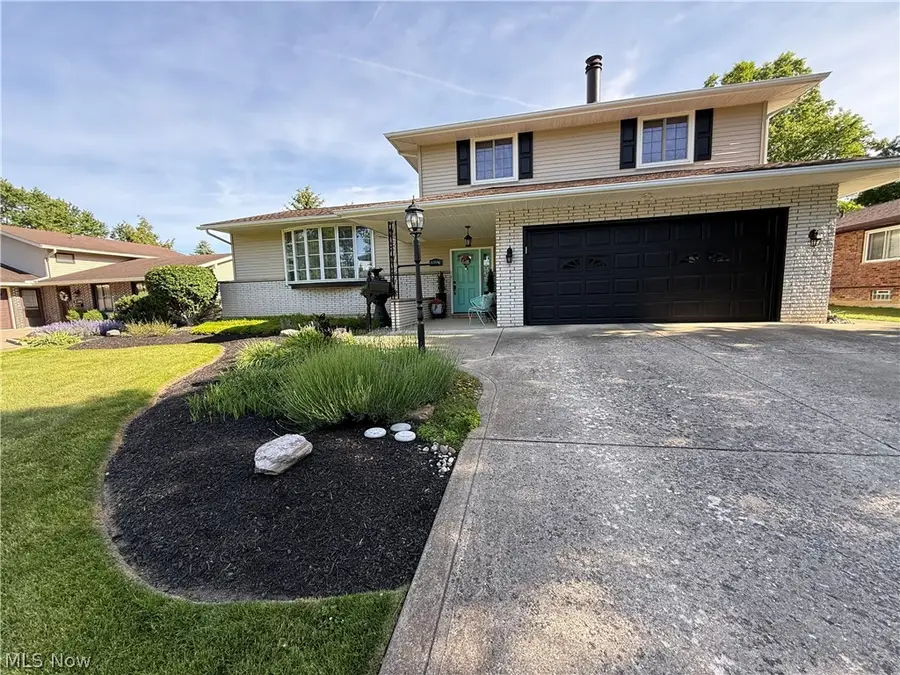 13981 Indian Creek Drive, Middleburg Heights, OH 44130 - #2