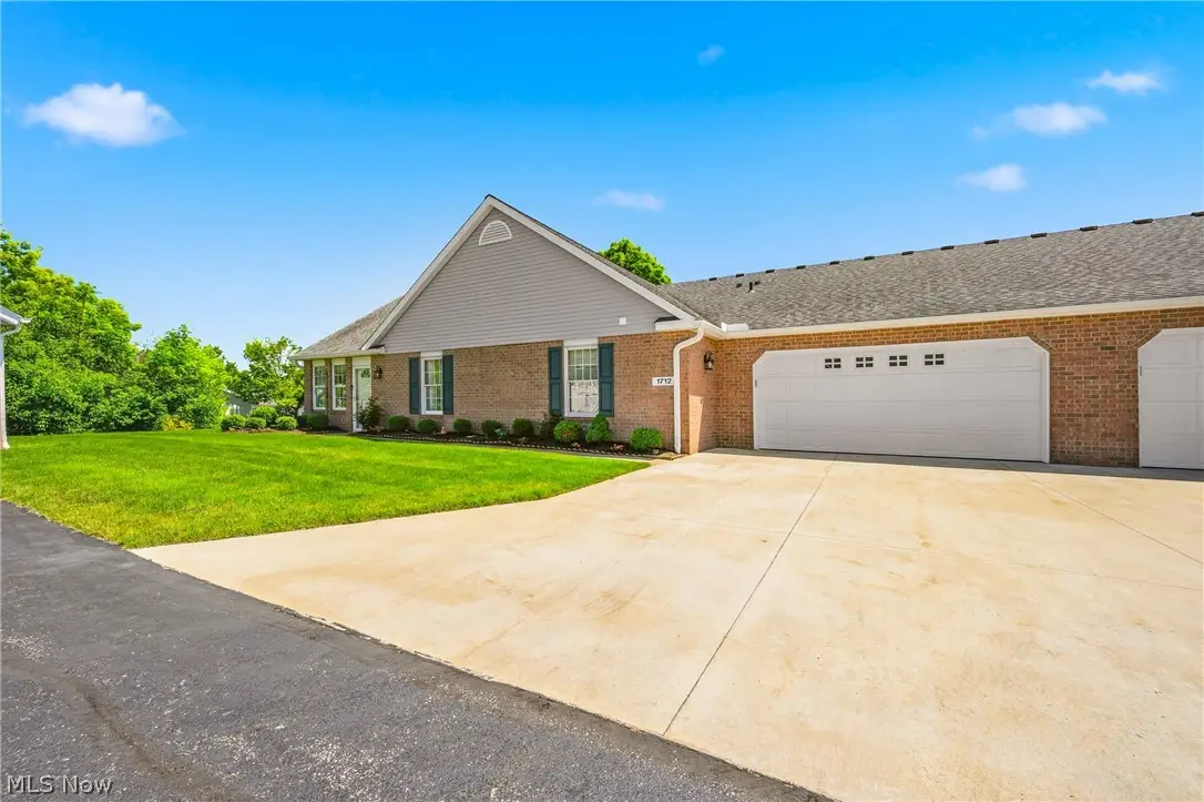 1712 Sonora Nw Street, Uniontown, OH 44685 - #1