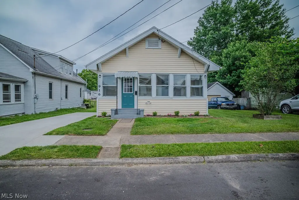 916 Maple Street, Parkersburg, WV 26101 - #1