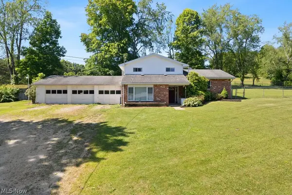 11 Roberts Drive, Belpre, OH 45714