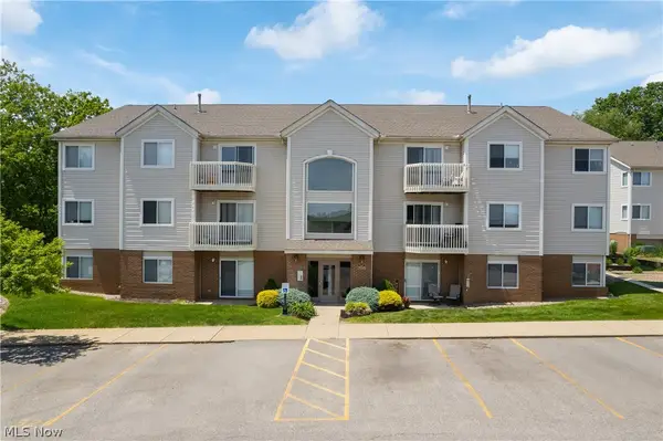 1456 Buckingham Gate A Boulevard, Cuyahoga Falls, OH 44221