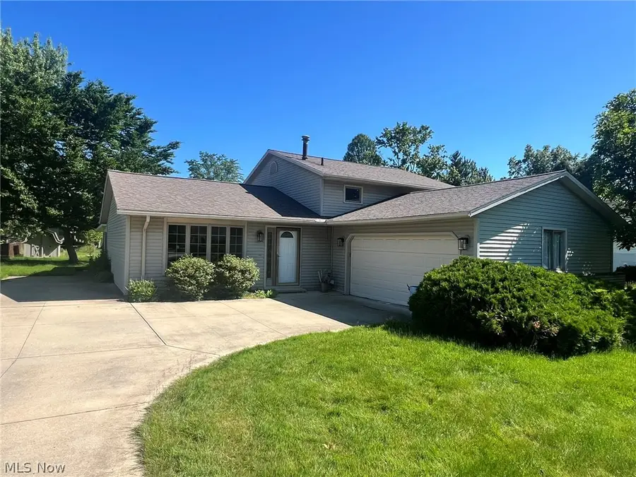16244 Delmont Avenue, Strongsville, OH 44136 - #2