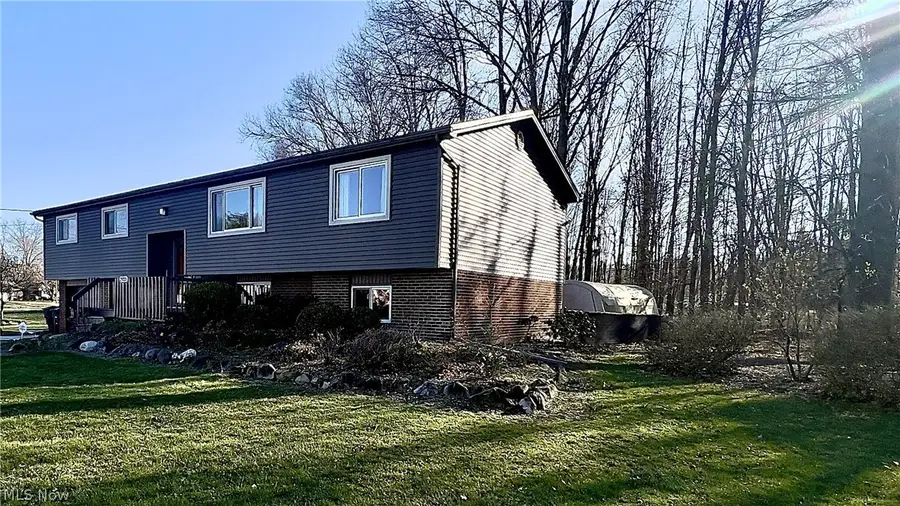2933 Crestwood Nw Drive, Warren, OH 44485 - #3