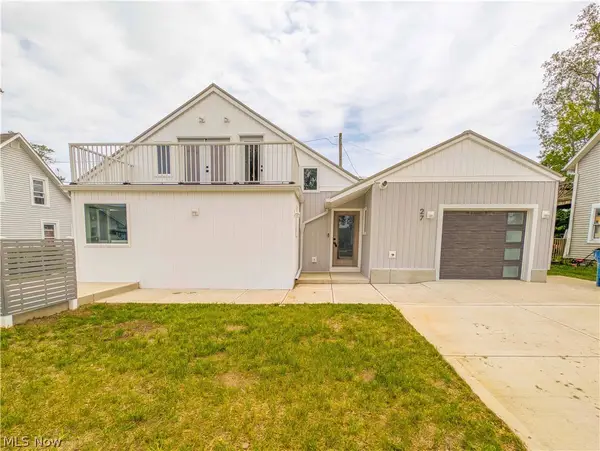 27 Oakwood Avenue, Huron, OH 44839