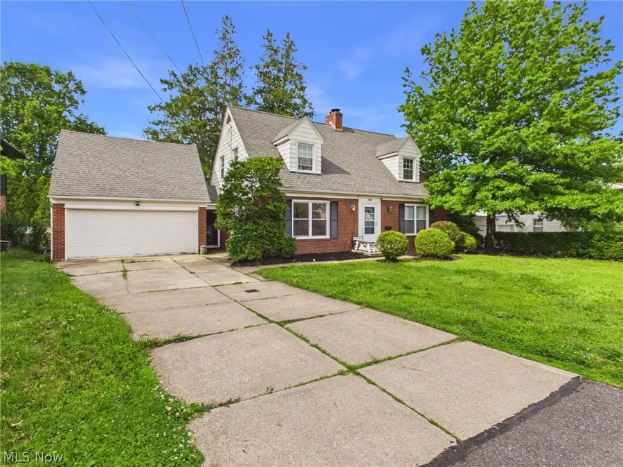 683 E Ford Avenue, Barberton, OH 44203 - #2