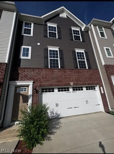 4045 N Steels Circle, Cuyahoga Falls, OH 44224