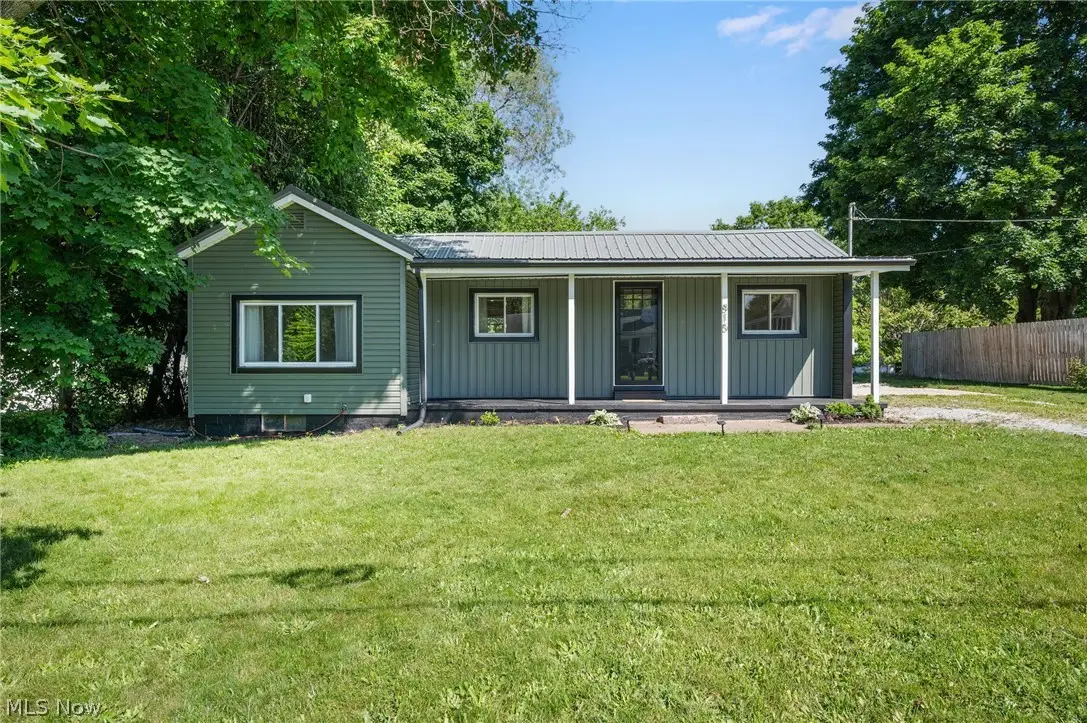 815 E Cassell Avenue, Barberton, OH 44203 - #1