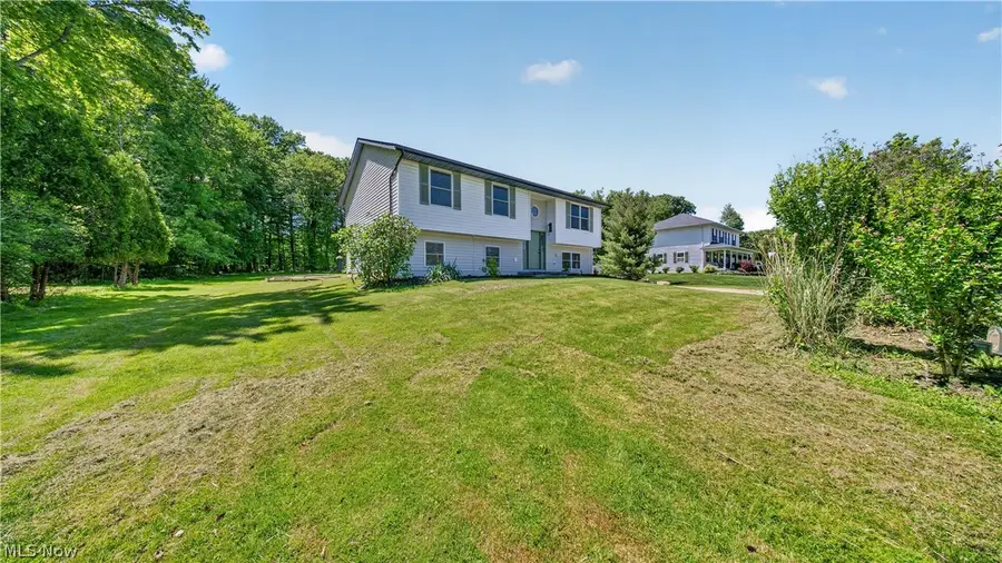 10142 Hillcrest Road, Kirtland, OH 44094 - #2