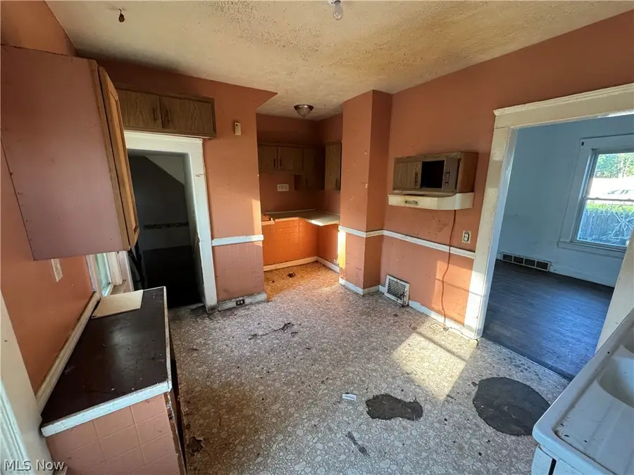 14148 Berwyn Avenue, Cleveland, OH 44111 - #2